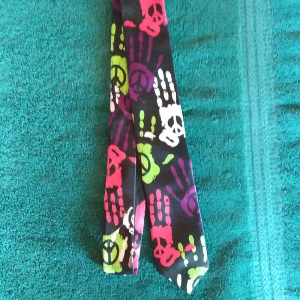 6/$20 Colorful Peace Sign and Handprint Tie